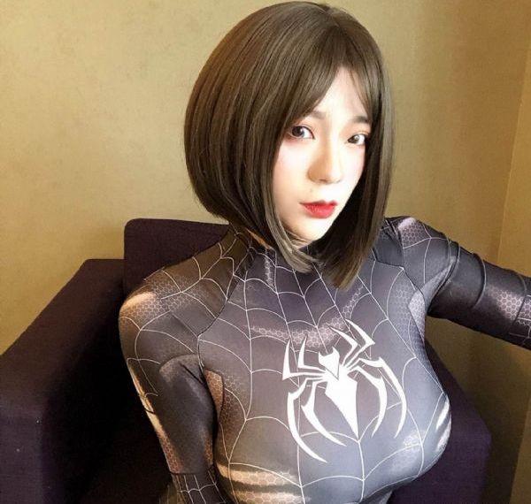 赤裸的美奈子